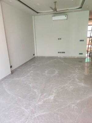 Room in 3 BHK Builder Floor at Safdarjung Enclave – for Sale