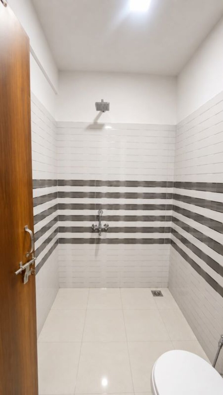 Bathroom, chattarpur 3 Bedroom 1300 Sq.Ft. Builder Floor In Chattarpur Delhi 10785246