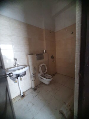 Bathroom in 4 BHK Apartment at Amrapali Platinum, Sector 119 – for Rent