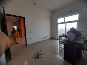 Living Room in 4 BHK Apartment at Amrapali Platinum, Sector 119 – for Rent