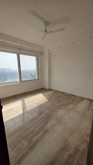 Room in 2.5 BHK Apartment at Kashish Manor One, Sector 111 – for Rent