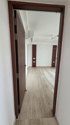 Room in 2.5 BHK Apartment at Kashish Manor One, Sector 111 – for Rent
