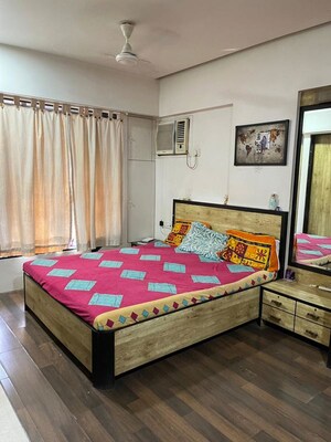 Bedroom in 2 BHK Apartment at Andheri West – for Rent