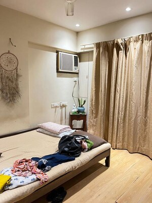 Bedroom in 2 BHK Apartment at Andheri West – for Rent