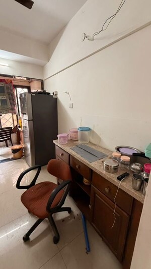 Team Area in 2 BHK Apartment at Swapnalok Towers, Malad East – for Rent