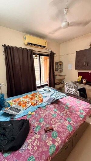 Bedroom in 2 BHK Apartment at Swapnalok Towers, Malad East – for Rent