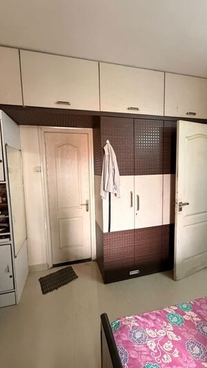 Furnished Amenities in 2 BHK Apartment at Swapnalok Towers, Malad East – for Rent