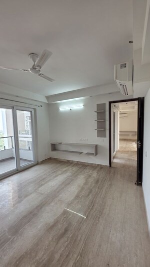 Room in 2.5 BHK Apartment at Kashish Manor One, Sector 111 – for Sale