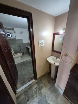 Bathroom in 3 BHK Apartment at Shankar Nagar – for Rent