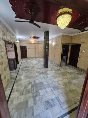 Bedroom in 3 BHK Apartment at Shankar Nagar – for Rent