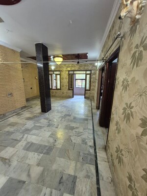 Room in 3 BHK Apartment at Shankar Nagar – for Rent
