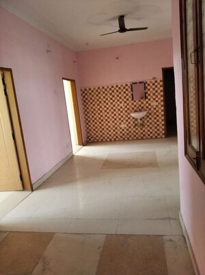 Room in 3 BHK Builder Floor at Sector 45 – for Rent