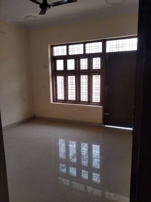 Room in 3 BHK Builder Floor at Sector 45 – for Rent
