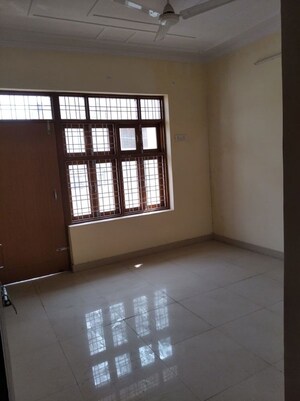 Room in 3 BHK Builder Floor at Sector 45 – for Rent