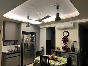 Room in 3 BHK Apartment at Bestech Park View Residency, Sector 3 – for Rent
