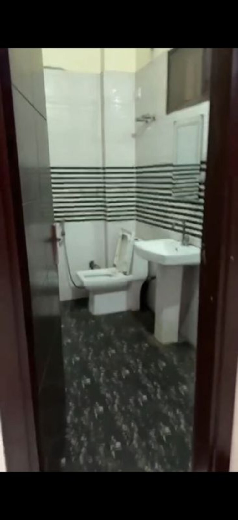 Bathroom, vasundhara sector 5 3 Bedroom 1100 Sq.Ft. Builder Floor In Vasundhara Sector 5 Ghaziabad 10785382