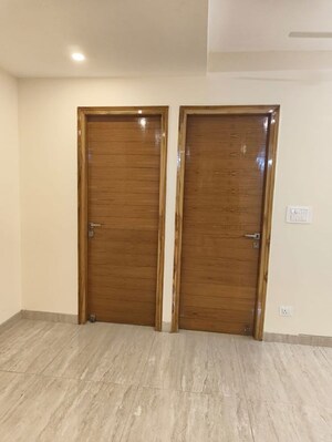 Room in 4 BHK Builder Floor at Sector 38 – for Rent