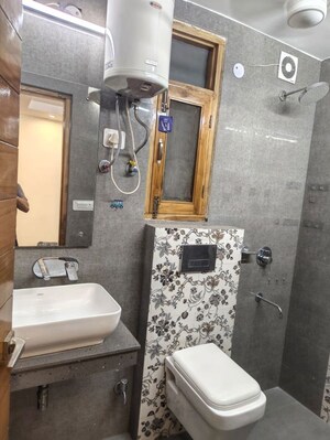 Furnished Amenities in 4 BHK Builder Floor at Sector 38 – for Rent