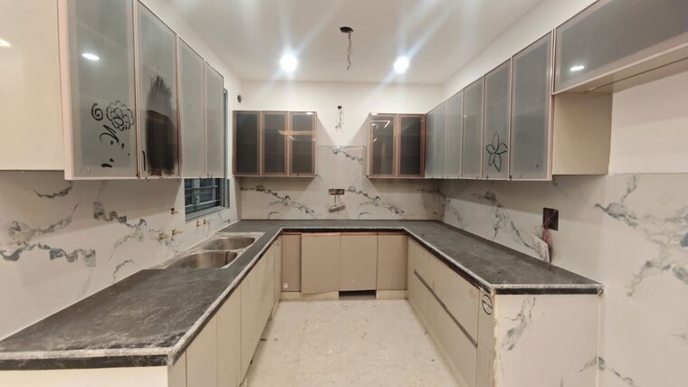 Kitchen, green fields colony 3 Bedroom 200 Sq.Yd. Builder Floor In Green Fields Colony Faridabad 10785431