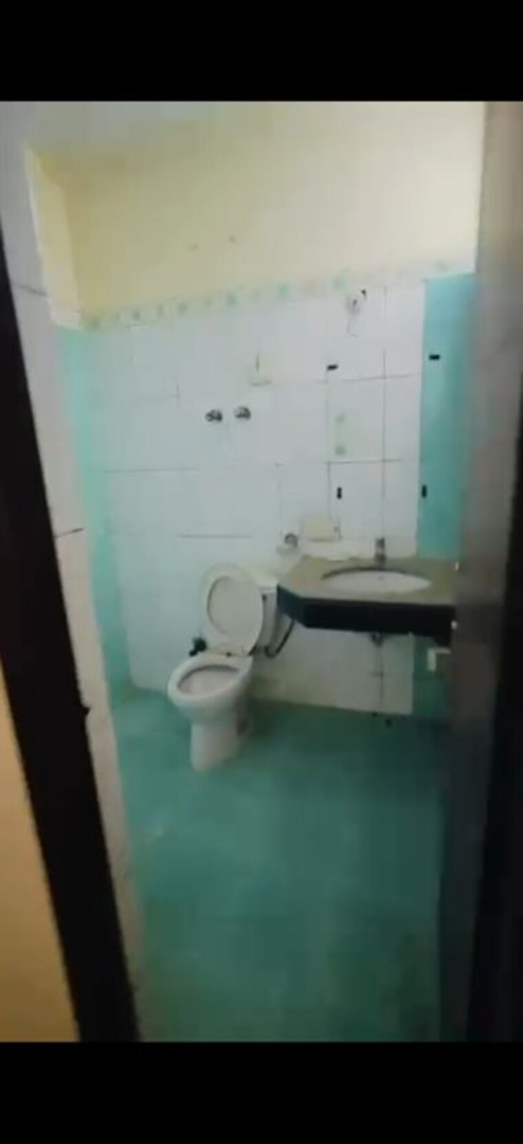 Bathroom, jaipuria-sunrise-greens 3 Bedroom 1600 Sq.Ft. Apartment In Ahinsa Khand 1 Ghaziabad 10785424