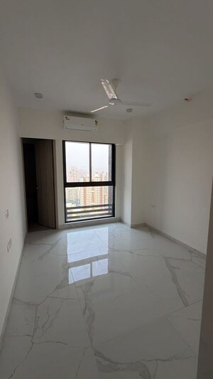 Room in 3 BHK Apartment at Prescon Midtown Bay, Mahim West – for Rent