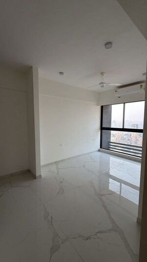 Room in 3 BHK Apartment at Prescon Midtown Bay, Mahim West – for Rent