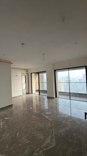 Room in 2.5 BHK Apartment at Prescon Midtown Bay, Mahim West – for Sale