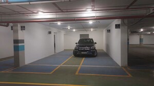  Showroom For Rent in Swargate