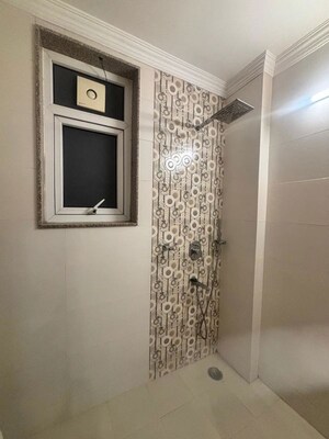 Room in 2 BHK Builder Floor at Chittaranjan Park – for Rent