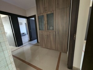 Room in 5 BHK Apartment at Unitech Uniworld Resorts-The Residences, Sector 33 – for Sale