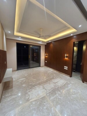 Room in 4 BHK Builder Floor at Sushant Lok I – for Rent