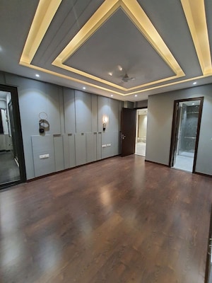 Room in 4 BHK Builder Floor at Sushant Lok I – for Rent