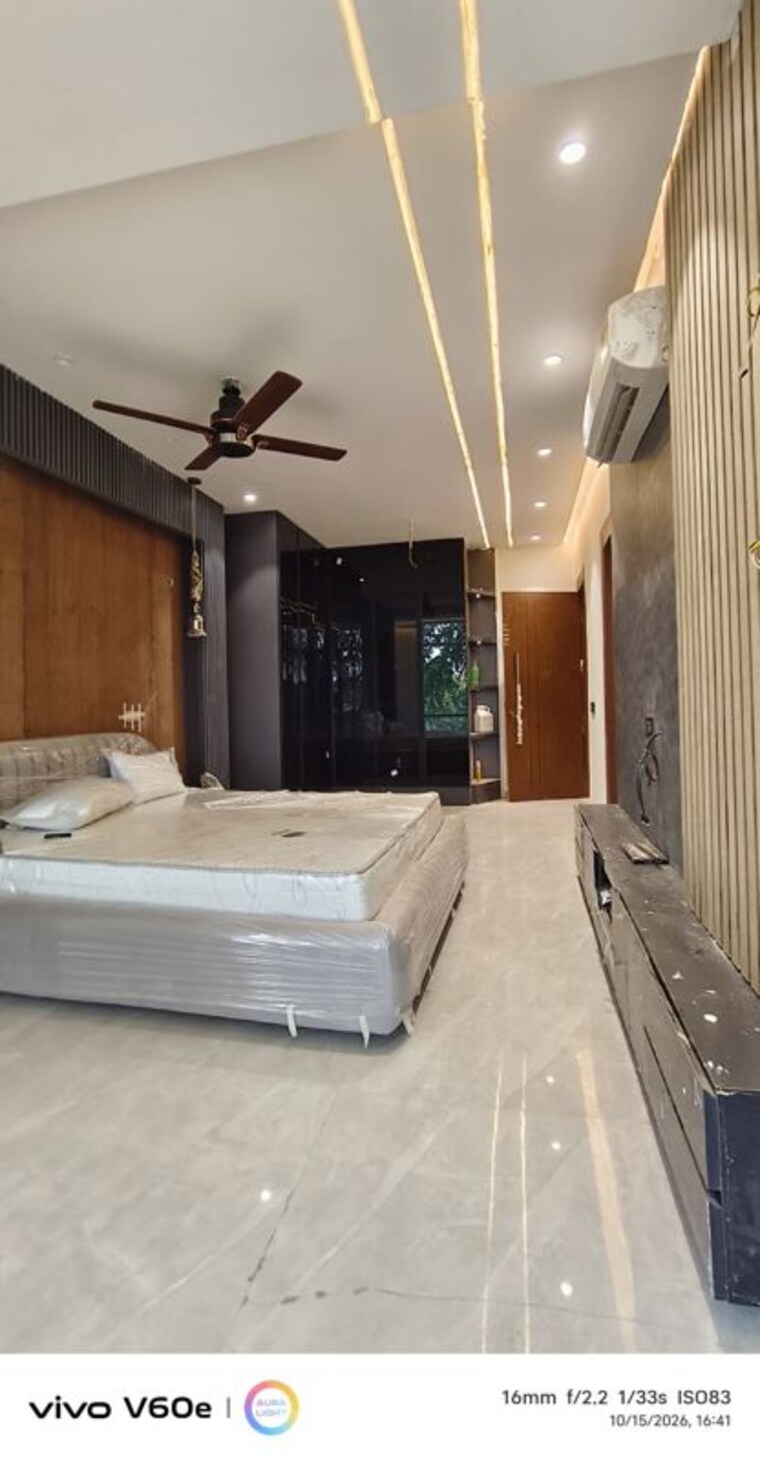 Bedroom, realtech-the-luxurium 4 Bedroom 4500 Sq.Ft. Builder Floor In Sushant Lok I Gurgaon 10785505