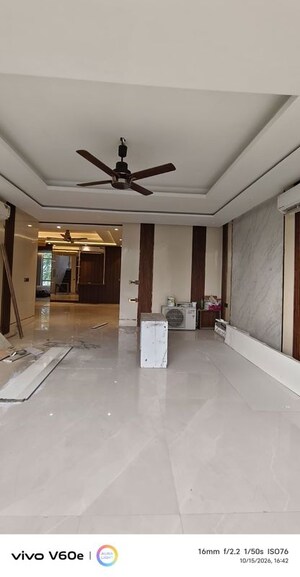 Parking in 4 BHK Builder Floor at Realtech The Luxurium, Sushant Lok I – for Rent