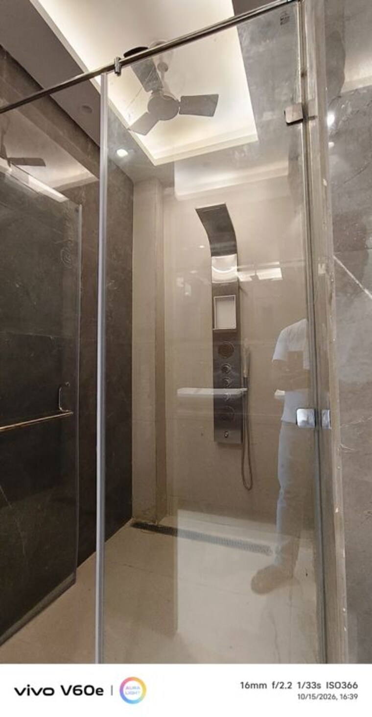 Bathroom, realtech-the-luxurium 4 Bedroom 4500 Sq.Ft. Builder Floor In Sushant Lok I Gurgaon 10785505