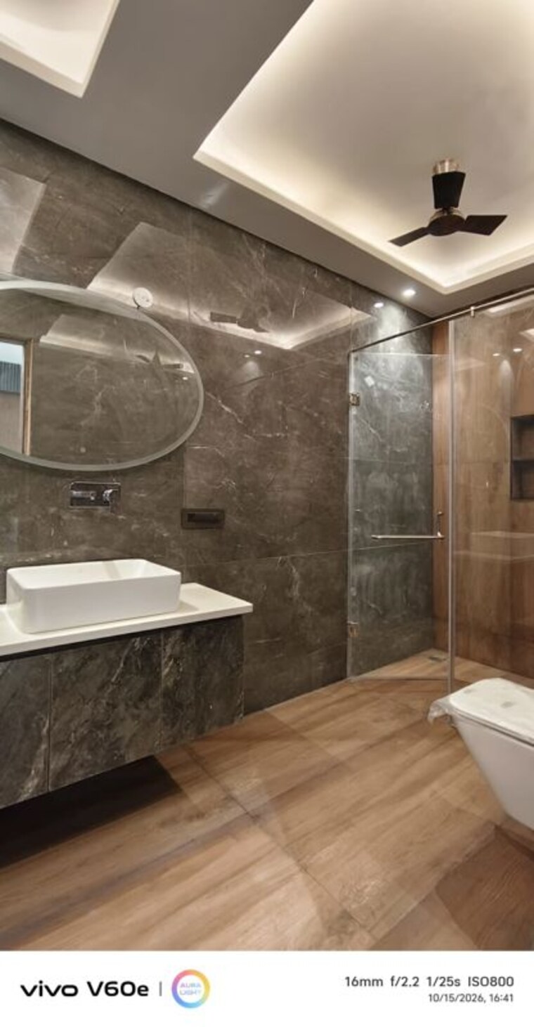 Bathroom, realtech-the-luxurium 4 Bedroom 4500 Sq.Ft. Builder Floor In Sushant Lok I Gurgaon 10785505
