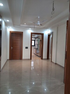 Building Lobby in 3 BHK Builder Floor at Kohli One Malibu Town, Sector 47 – for Rent