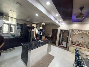 Team Area in 4 BHK Builder Floor at Indrapuram – for Sale