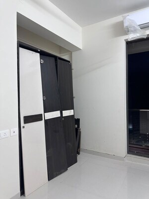 Room in 2 BHK Apartment at USD Unique Vistas, Manpada – for Rent