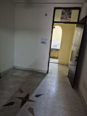 Room in 2.5 BHK Builder Floor at Mayur Vihar – for Rent