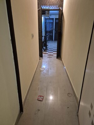 2.5 BHK Builder Floor – Entrance View at Mayur Vihar - for Rent