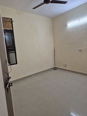Master Bedroom in 2.5 BHK Builder Floor at Mayur Vihar – for Rent