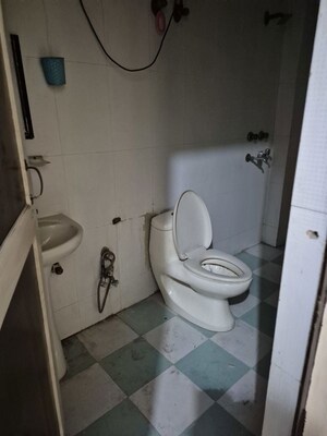 Washroom in 2.5 BHK Builder Floor at Mayur Vihar – for Rent