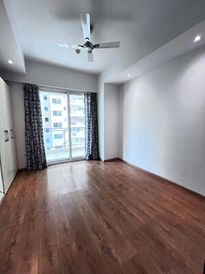 Room in 3 BHK Apartment at Mahagun Mezzaria, Sector 78 – for Rent