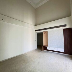 Room in 3 BHK Apartment at Mahagun Mezzaria, Sector 78 – for Rent