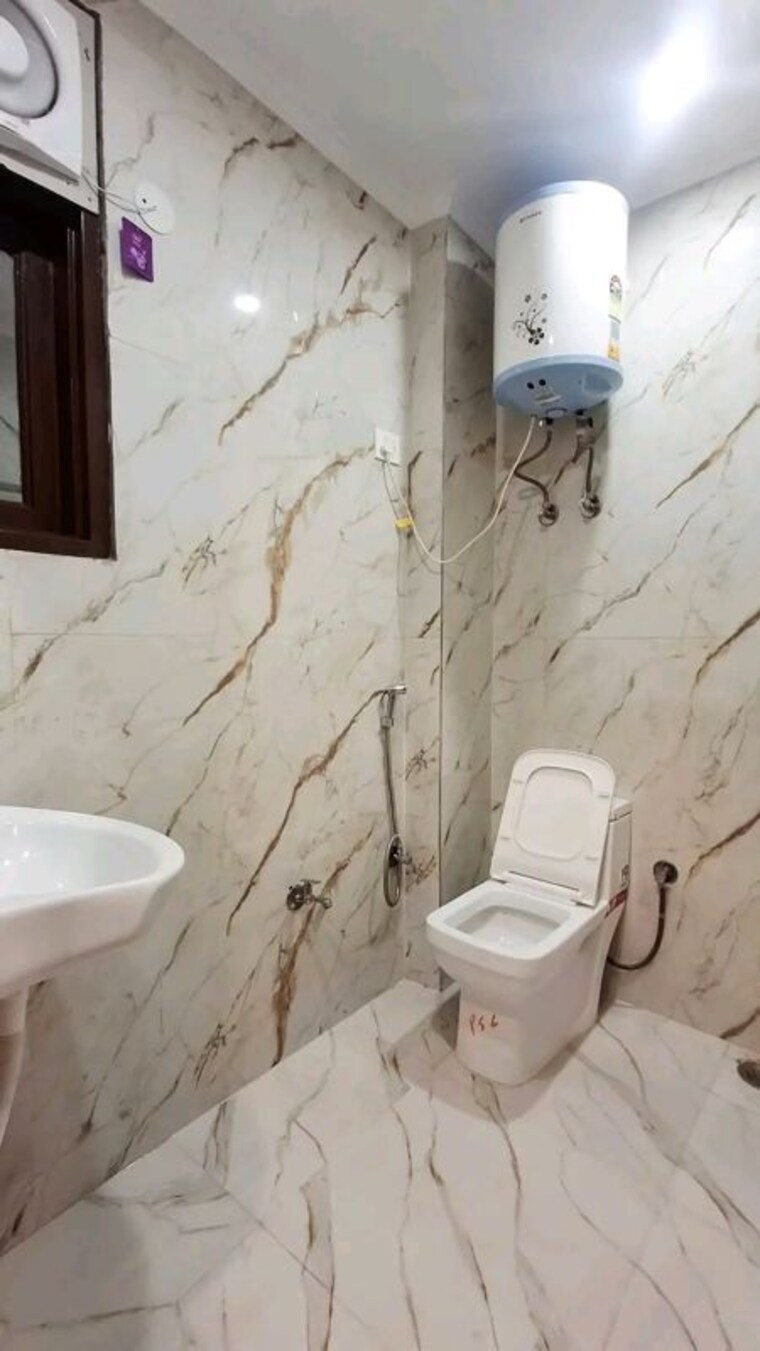 Bathroom, chattarpur 2 Bedroom 1000 Sq.Ft. Builder Floor In Chattarpur Delhi 10785684