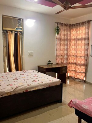 Bedroom in 4 BHK Apartment at Parsvnath Planet Plaza, Gomti Nagar – for Rent
