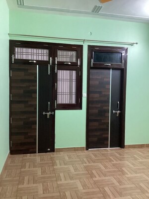 Room in 2 BHK Builder Floor at Gomti Estate Phase III, Gomti Nagar – for Rent