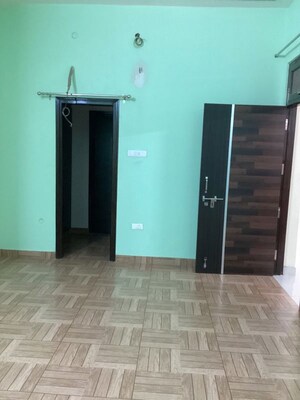 Room in 2 BHK Builder Floor at Gomti Estate Phase III, Gomti Nagar – for Rent