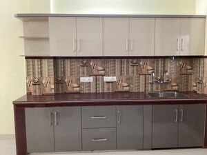 Kitchen in 2 BHK Builder Floor at Gomti Estate Phase III, Gomti Nagar – for Rent